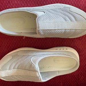 Easy Spirit Comfortable slides.